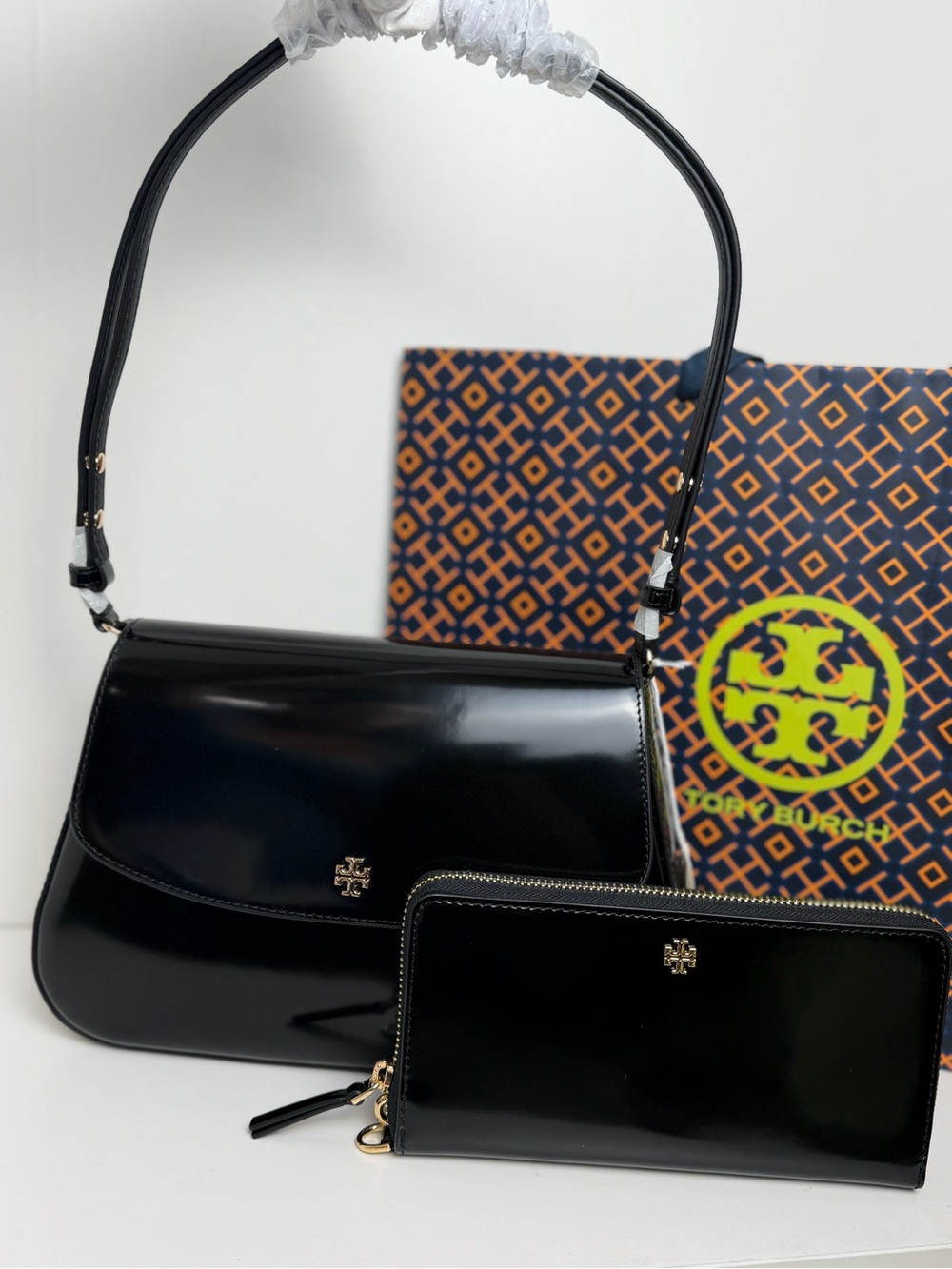 Tory Burch Black Patent Leather Shoulder Bag with Matching Zip Wallet